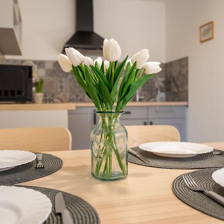 Tuenderkert Apartman Gyula Luaran gambar