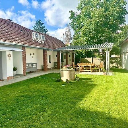 Tuenderkert Apartman Gyula Luaran gambar